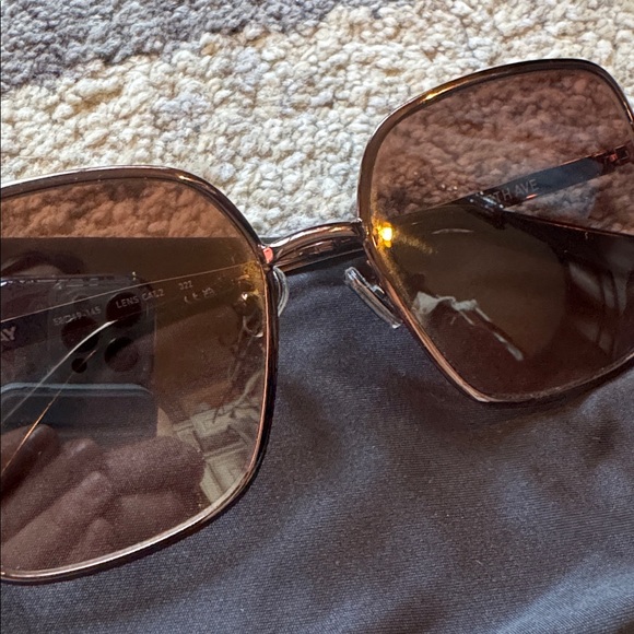 NWOT Quay Australia 5th Ave Square Sunglasses with Black Case